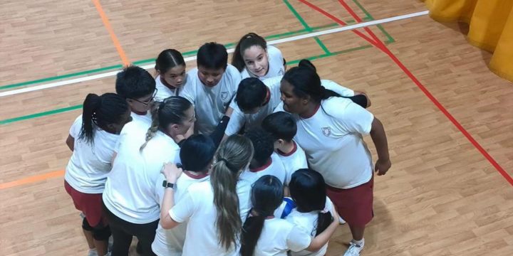 Nuestras chicas de sexto triunfan en voleibol