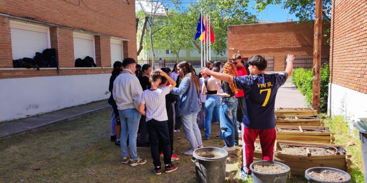 Aprendemos en el huerto junto a la Universidad Cardenal Cisneros