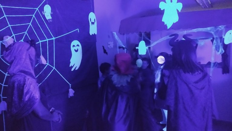 ¡Castañada y Halloween en el CEIP Aravaca: Una Jornada de Terrorífica Diversión!