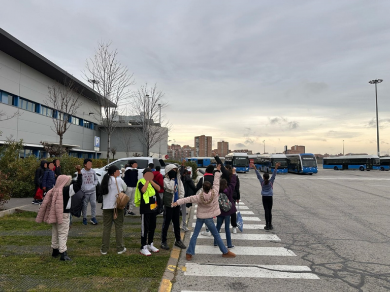 ¡Una experiencia muy interesante en la EMT de Sanchinarro para los alumnos de 5º y 6º del CEIP Aravaca!