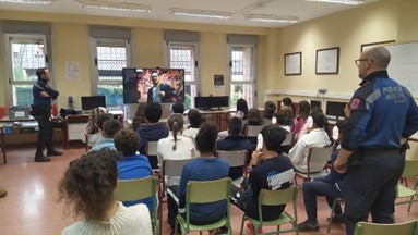 Aprendiendo a Cuidarnos: Charla sobre Redes Sociales y Acoso Escolar para Alumnos de 5º y 6º de Primaria