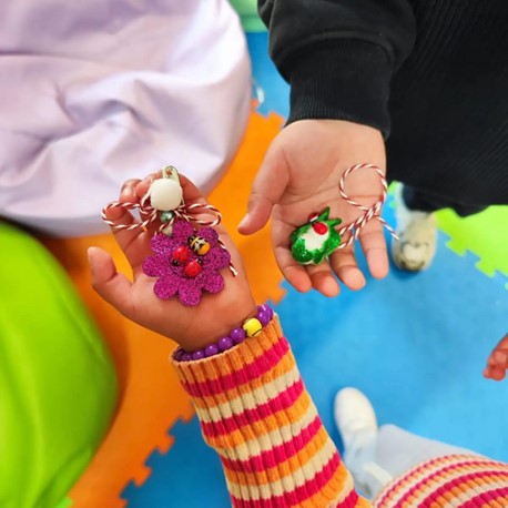 Celebrando la Primavera: Taller de Broches para los Pequeños Artistas de 1º y 2º de Primaria
