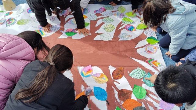 Sembrando palabras que cuidan: Nuestro Árbol de la Solidaridad