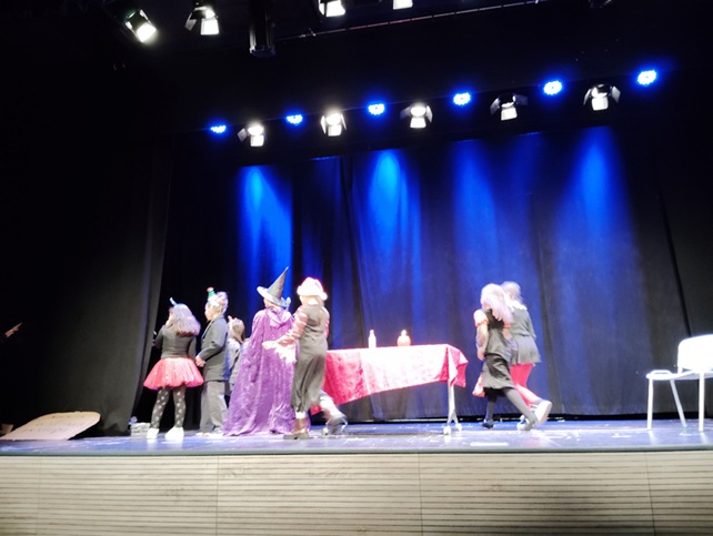 ¡Arriba el telón! El Festival de Navidad llena de arte y emoción el Centro Cultural Juan Genovés
