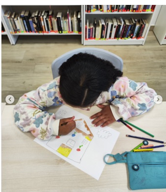 Pequeños lectores y grandes maestros: Visita a la biblioteca del Centro de Mayores