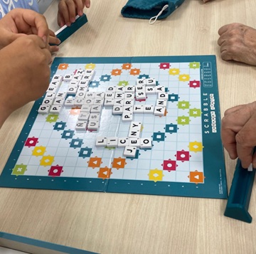 Palabras que unen generaciones: El gran Maratón de Scrabble intergeneracional