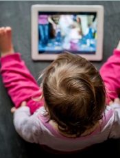 Charla «Pantallas e infancia»