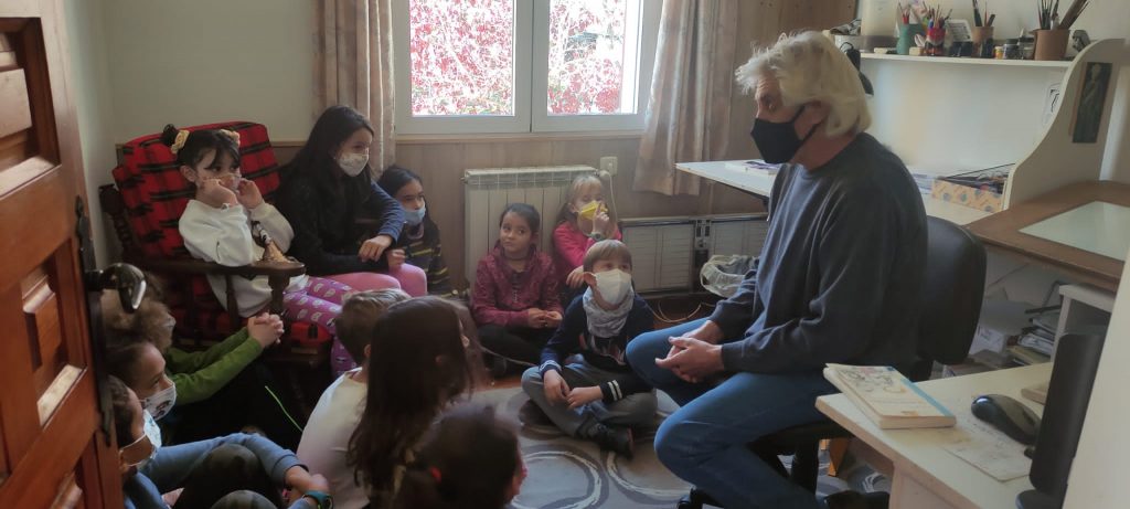 Andrés Guerrero con los alumnos de 3º de Primaria