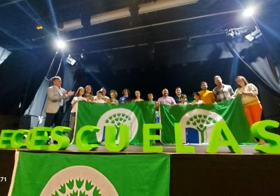 EL CEIP MOZART RECOGE SU “SEGUNDA BANDERA VERDE” EN EL ECORRULO  2025   Y  PRESENTA SU “BOTE RECOGE-PILAS VIAJERO”