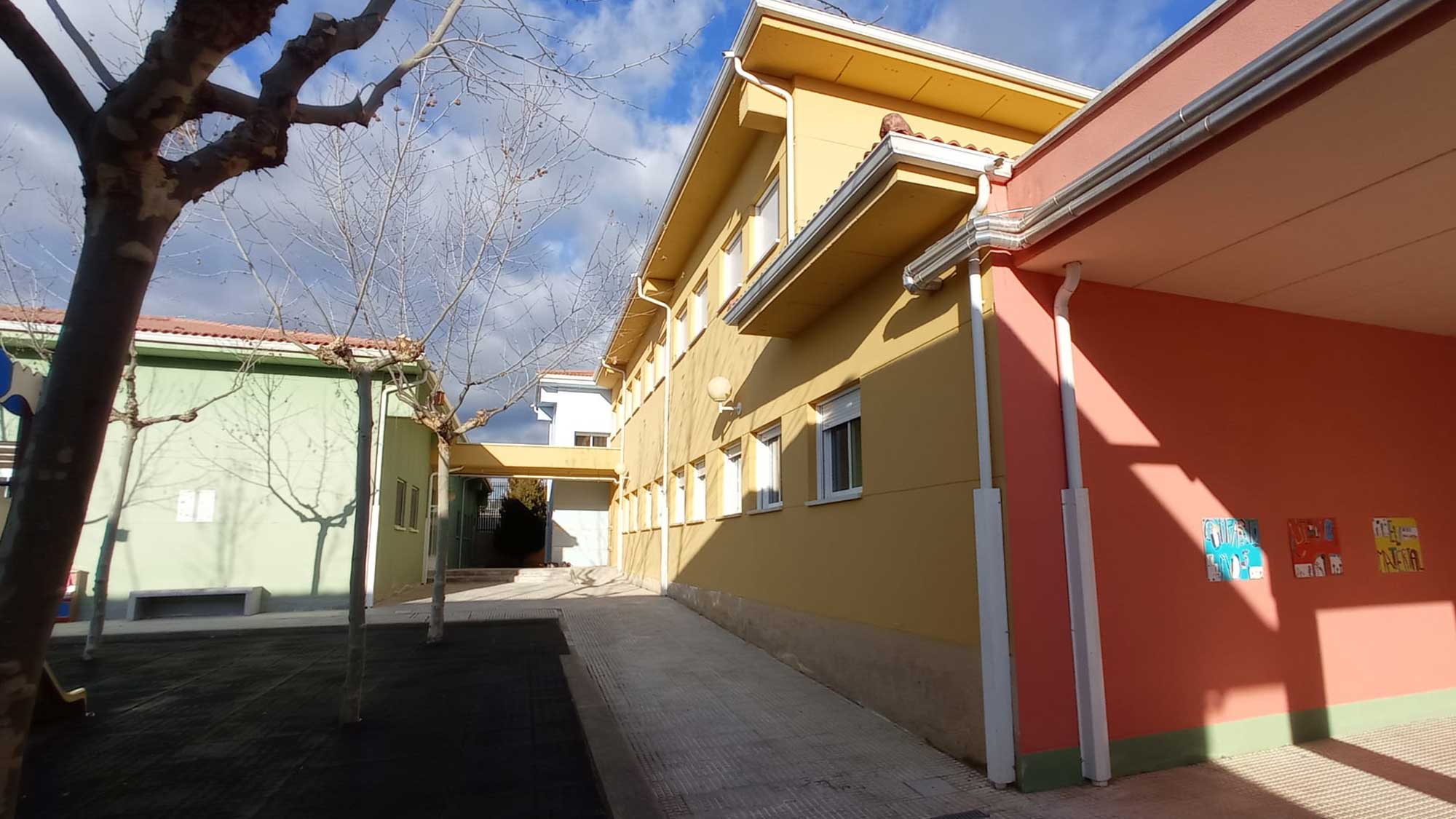 Entrada al colegio. CEIP. Navahonda