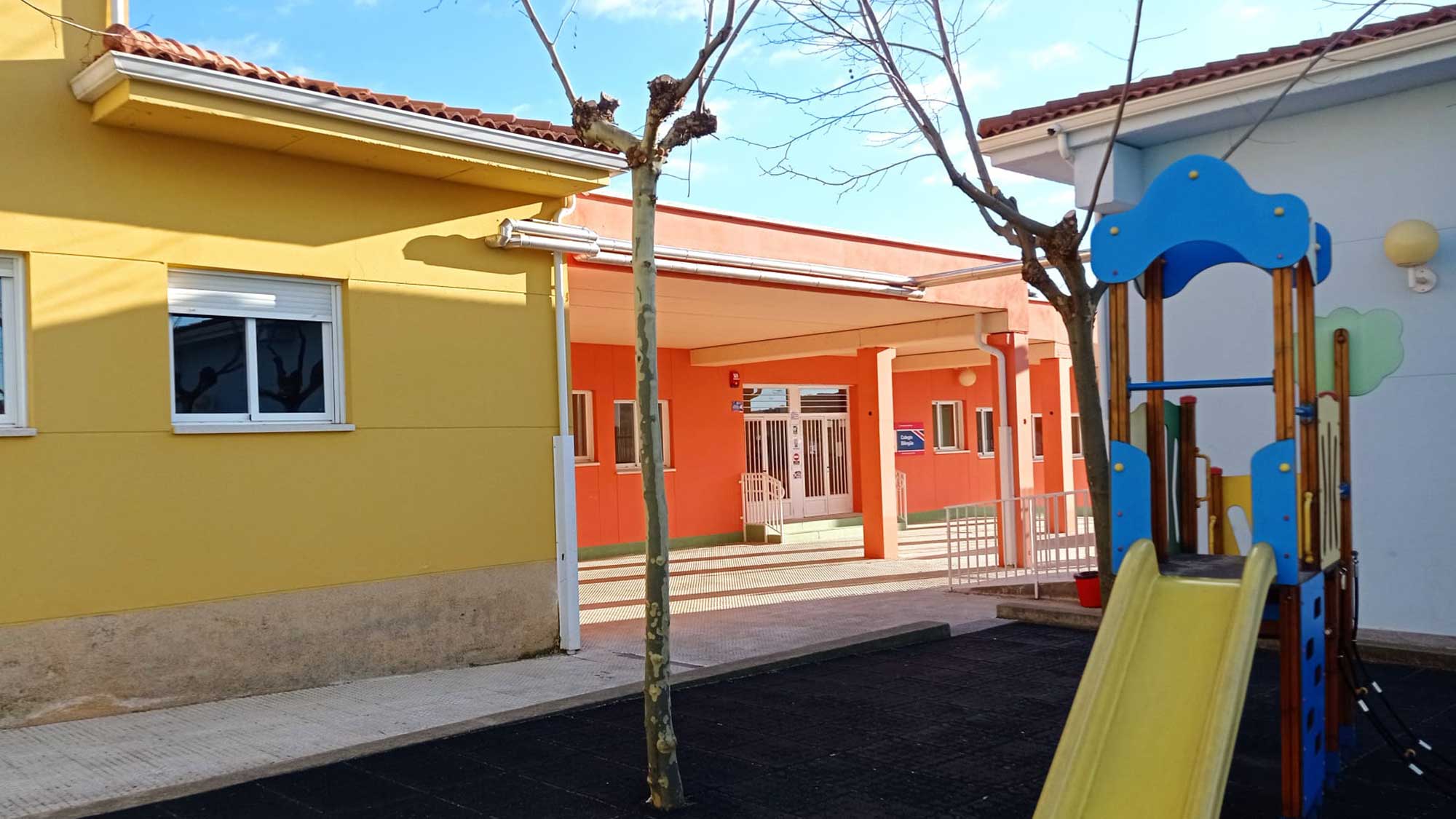 Entrada al colegio. CEIP. Navahonda
