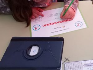 Alumno con su diploma