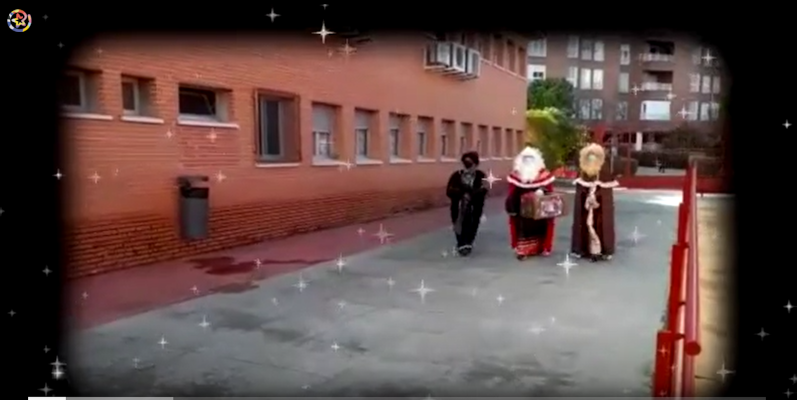 Imagen de la visita de los reyes magos al centro