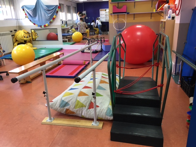 Foto de estructura de escaleras de la sala de fisioterapia