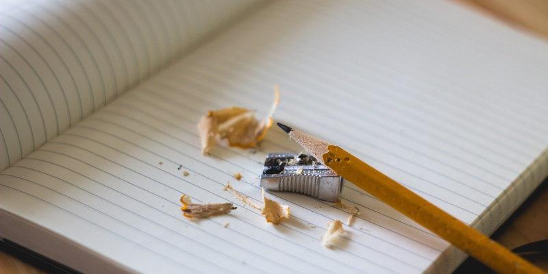 imagen de lápiz sobre cuaderno