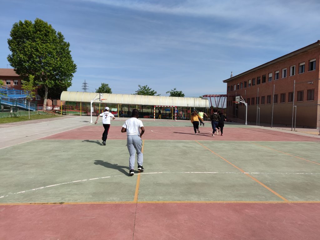 Alumnos en la actividad de atletismo