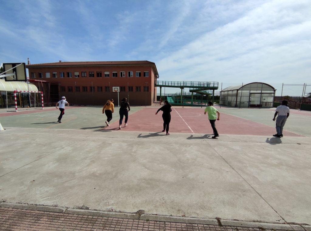 Alumnos en la actividad de atletismo