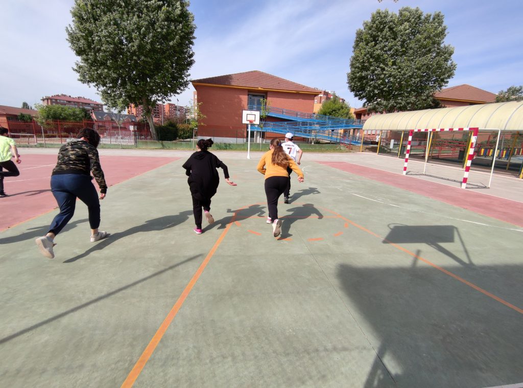 Alumnos en la actividad de atletismo