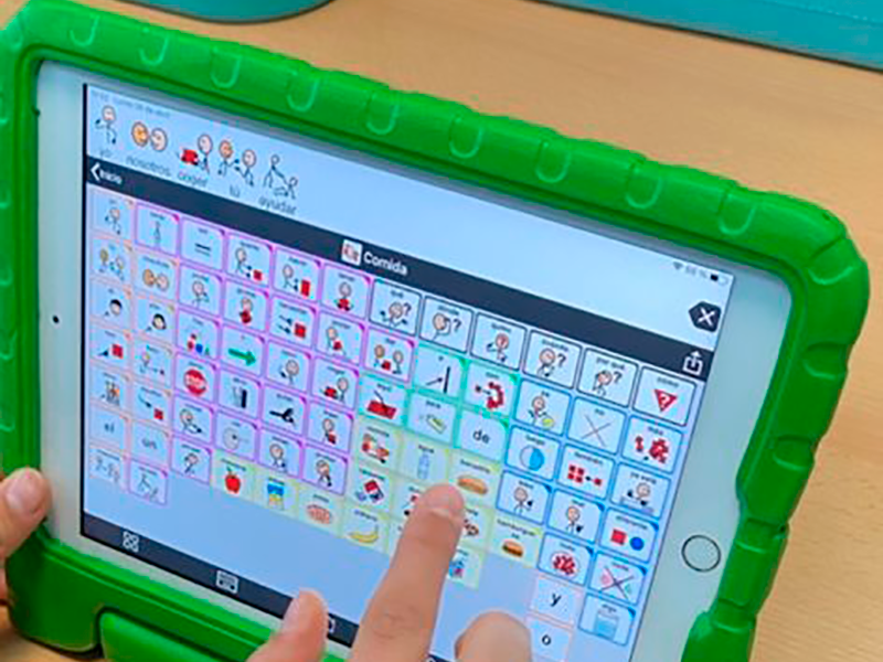 Tablet con programa de comunicación