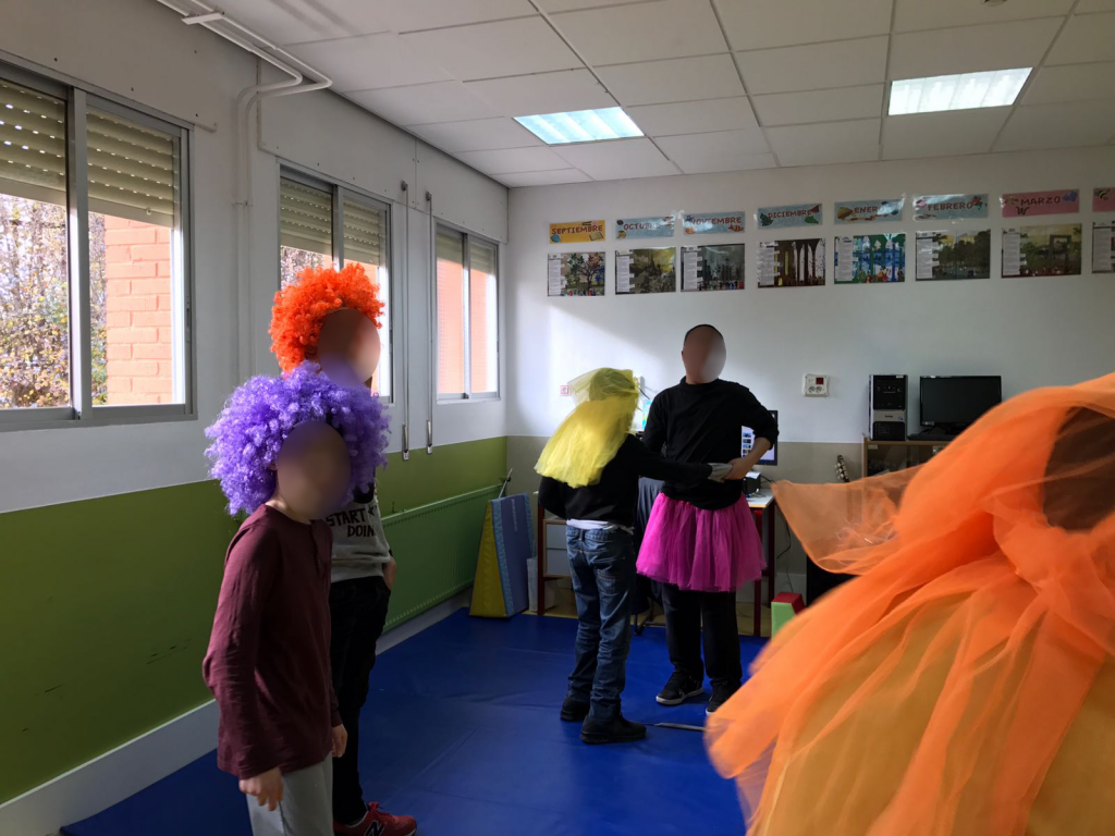Alumnos en el taller de teatro del centro
