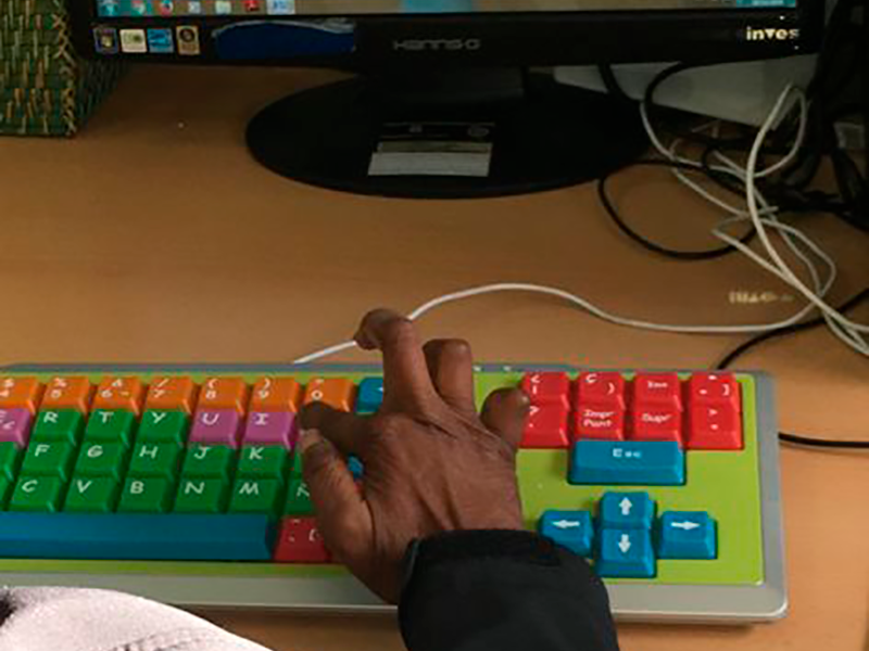 Teclado especial con clasificación por colores