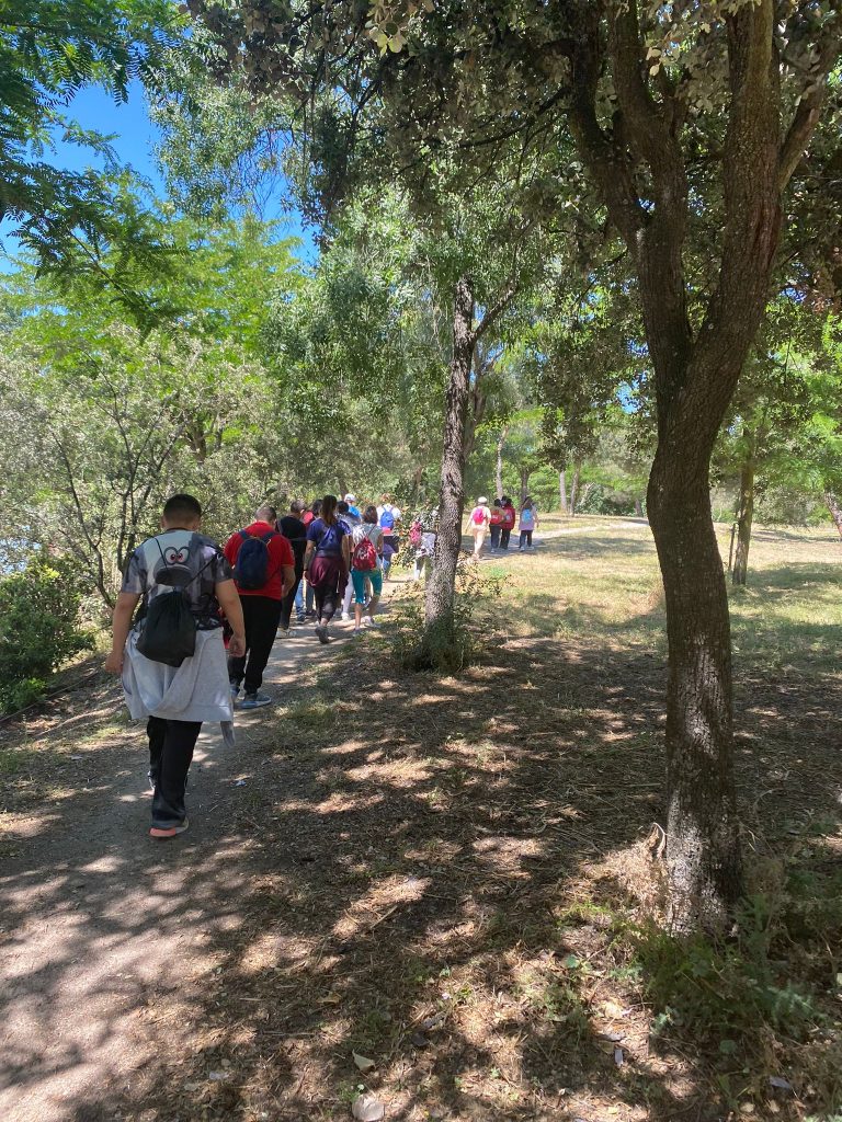 Alumnos de EBO mayores en su ruta por la casa de campo