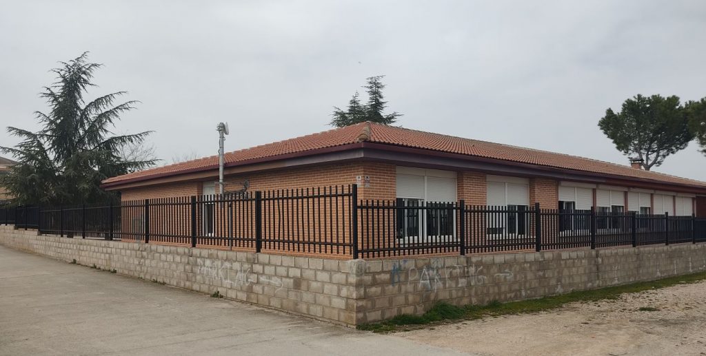 Secretaría, Dirección y Jefatura está ubicada ahora en la localidad de Santorcaz, por las obras en el colegio de Anchuelo