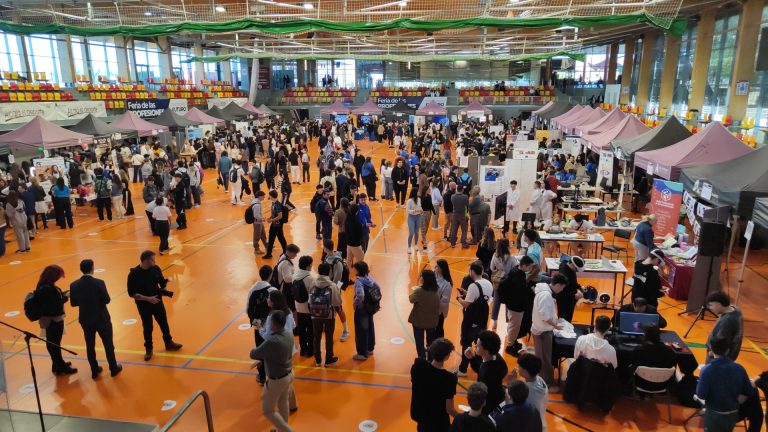 El IES ISIDRA DE GUZMÁN muestra el talento de sus alumnos de Artes Gráficas en la V edición de la Feria de las Profesiones