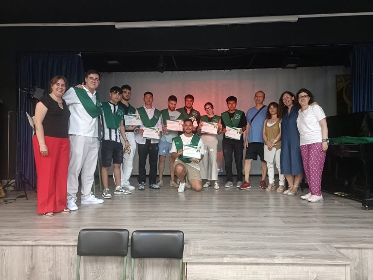 Graduación de los estudiantes de los CFGS de DAM (Desarrollo de Aplicaciones Multiplataforma) y DAW (Desarrollo de Aplicaciones Web)