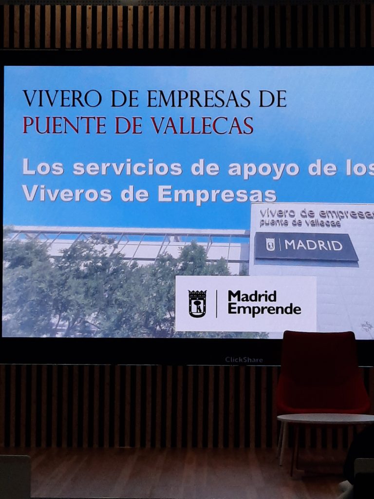 El Príncipe Felipe visita el vivero de empresas de Vallecas