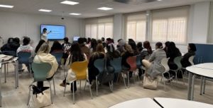 Alumnado participante en la charla sobre el Certamen de Jóvenes Emprendedores