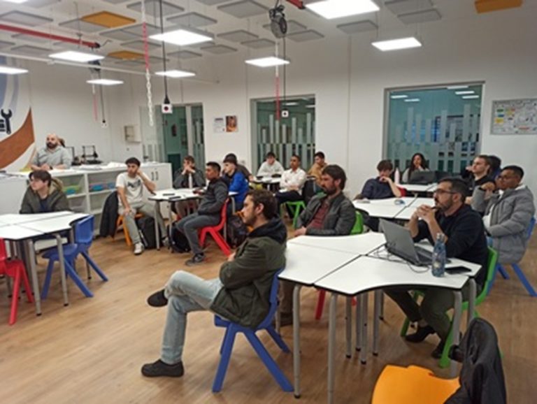 Masterclass: Descarbonización en la industria en el APE del IES Barajas