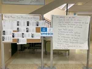 Actividad del Día Mundial de la Poesía en el IES Alarnes