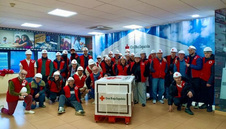 TES 2 visita el centro logístico de Cruz Roja