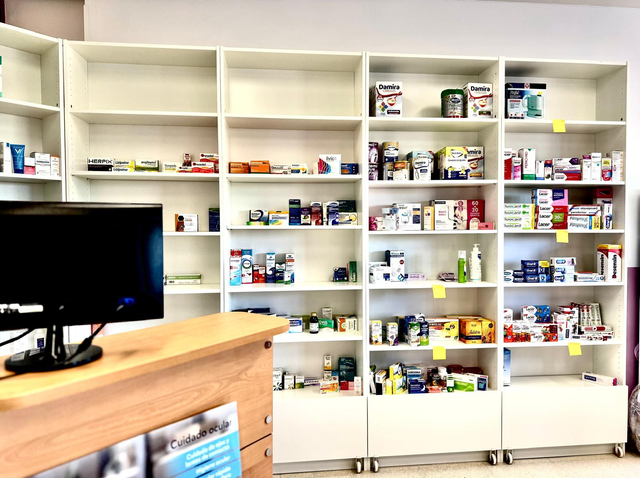 Aula-taller de Farmacia y Parafarmacia del IES AL-SATT