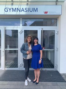 Nuestra compañera y la profesora responsable de la acogida en Viena, Sandra Kreindl.