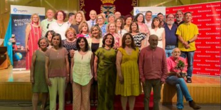 Una vida dedicada a la enseñanza: homenaje a nuestra querida compañera Rosario por su jubilación