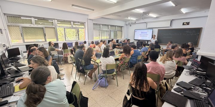 Formación docente en Inteligencia Artificial: conocemos AInara de la mano de Smile and Learn