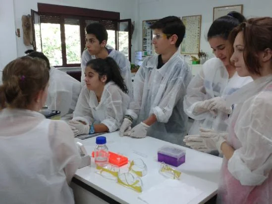 Alumnado en laboratorio