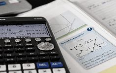 La imagen tiene un atributo ALT vacío; su nombre de archivo es matematicas.jpg