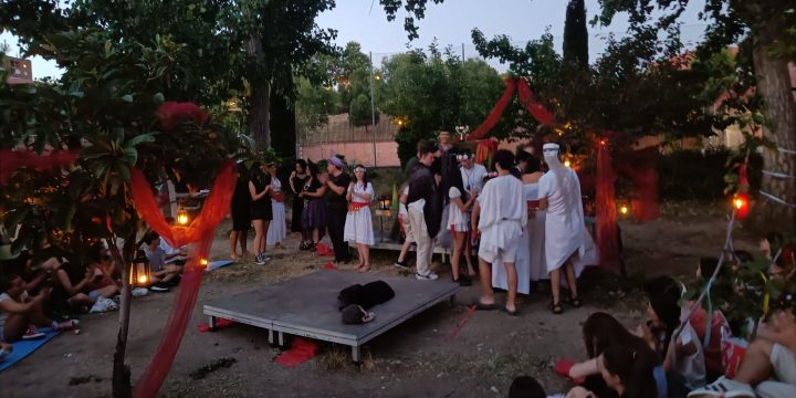 Representación de una versión de Las Bacantes por Gatuperio Teatro