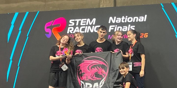 El equipo DRAG del IES Príncipe Felipe gana en la final nacional de Stem Racing Spain