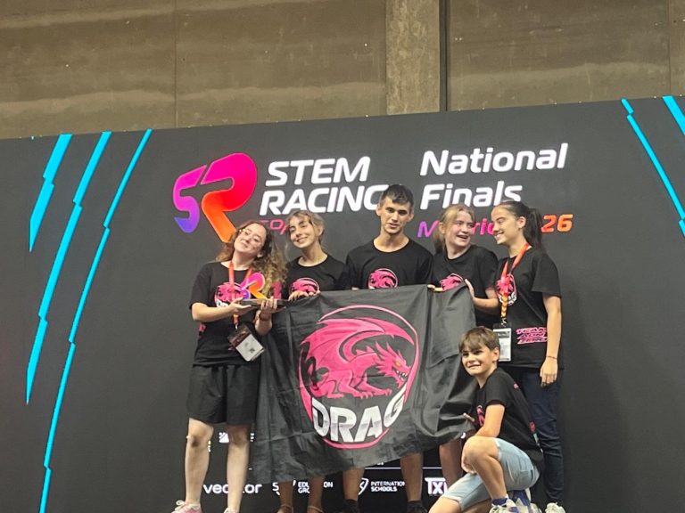 El equipo DRAG del IES Príncipe Felipe gana en la final nacional de Stem Racing Spain