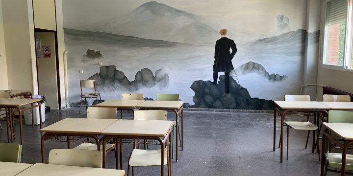Los alumnos de 1.º de Bachillerato de Artes transforman su aula con un gran mural inspirado en Friedrich