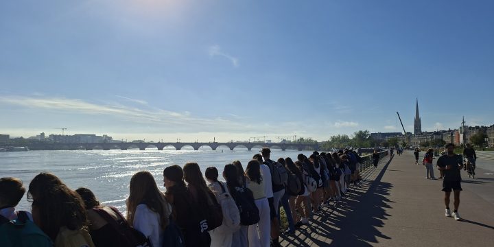 Movilidad de grupo Erasmus+ Blanquefort: Una sorpresa musical en las calles de Burdeos.