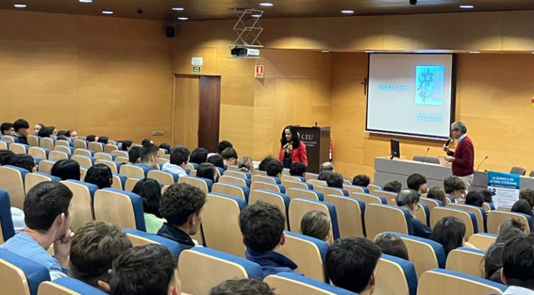 La Química en la vida cotidiana: cine, fragancias y adicciones