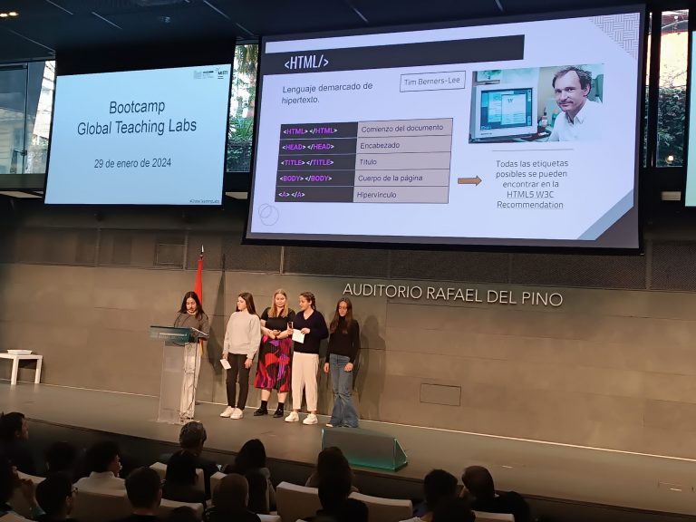 Alumnas en la Fundación Rafael del Pino